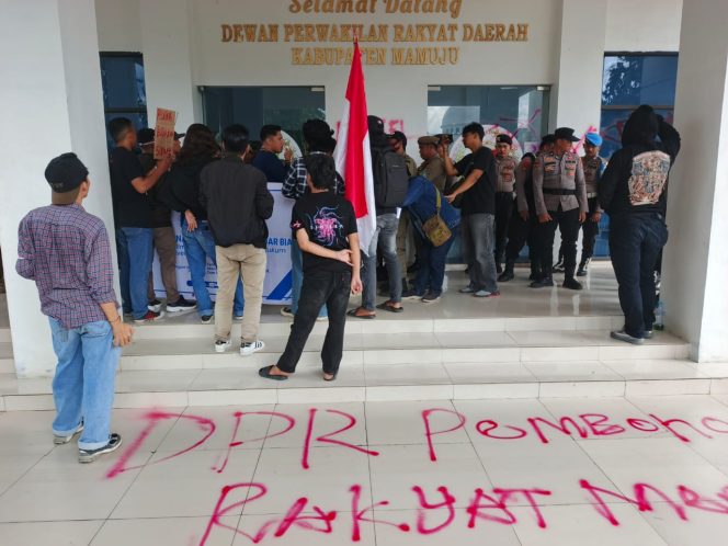 
					Pelajar mahasiswa pulau kecewa,  DPR ingkari janjinya