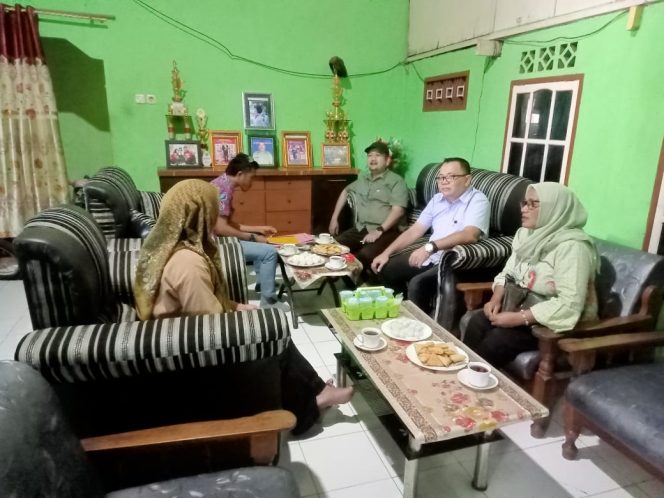 
					Kadiskoperindag Sulbar Tinjau Langsung UMKM Calon Penerima Bantuan Sarana Perdagangan Di kab. Polewali