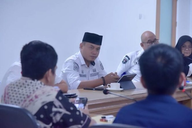 
					Kabag Umum DPRD Sulbar hadir dalam Rapat Bamus, bahas starategi peningkatan  kinerja Kelembagaan DPRD.