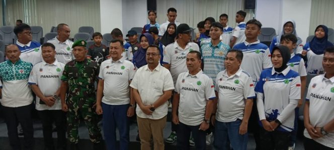 
					Pemprov Sulbar Lepas 36 Atlet Panahan ke Kejuaraan Y.A.C di Palu