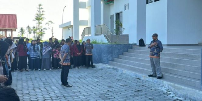 
					Tingkatkan kedisiplinan, Sekretariat DPRD Sulbar Rutin Apel Pagi.