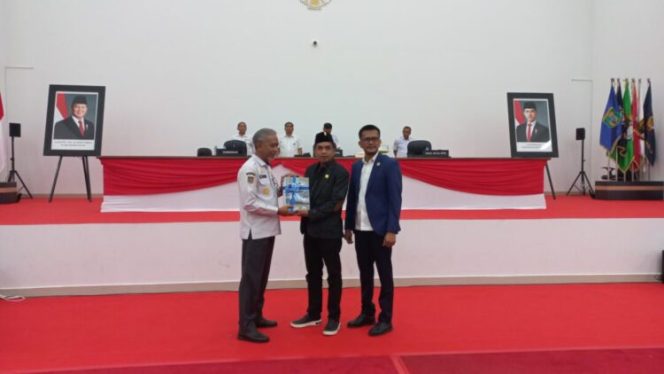 
					Arah Baru Pembangunan Sulbar, Dalam pembahasan RPJMD di Rapat Paripurna DPRD.