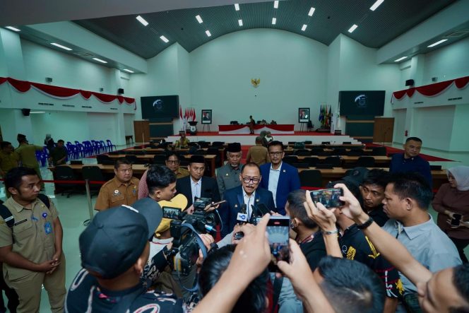 
					Gubernur SDK, Pastikan Sekwan DPRD Sulbar Akan diganti.
