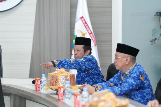 
					Sekretaris Dinas TPHP Sulbar Hadiri Rapat LTT Bersama Gubernur Sulbar. Bahas Masa depan Sawa Sulbar.