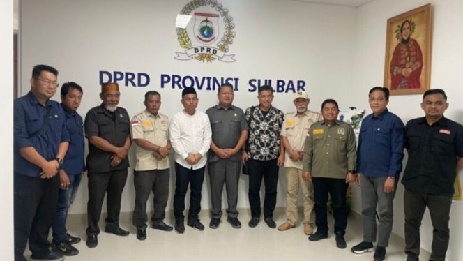 
					Ketua Komisi Satu DPRD Sulbar, Sambut Tamu Dari DPRD Pare-Pare.