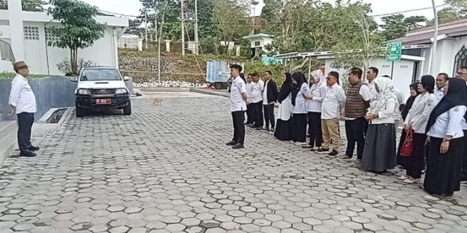 
					Apel pagi Sekretariat DPRD Sulbar, Teklankan profesionalisme ASN.