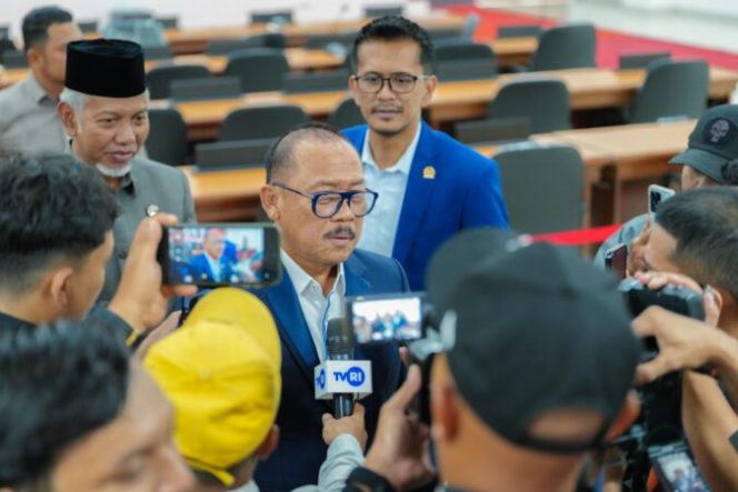 
					SDK Serahkan Ranperda APBD 2024, Sulbar Raih WTP.