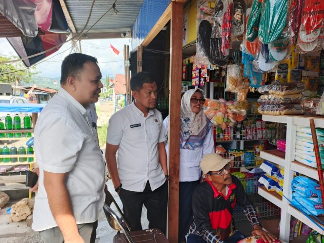 
					Sidak Koperindag Sulbar Bongkar Beras Kurang Timbangan di Mamuju