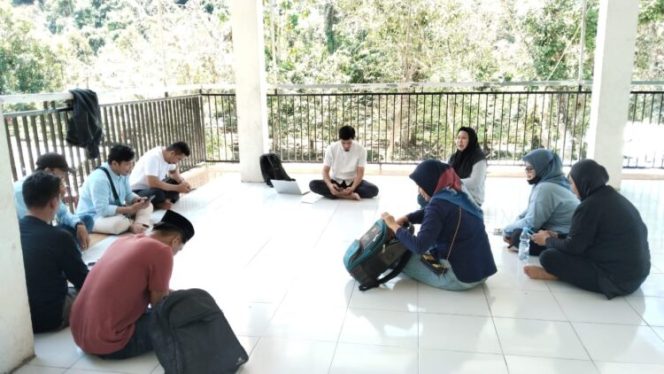 
					Disbun Sulbar melakukan monitoring penyaluran bibit kakao di Kabupaten Polewali Mandar.