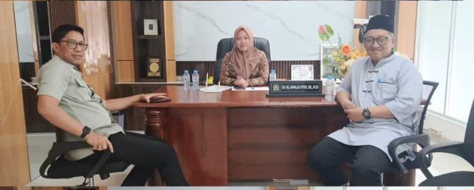 
					Ketua DPRD Sulbar Terimah Kunjungan Kepala Kesbangpol Tekankankan pentingnya kolaborasi aktif antara Kesbangpol dan DPRD Sulbar