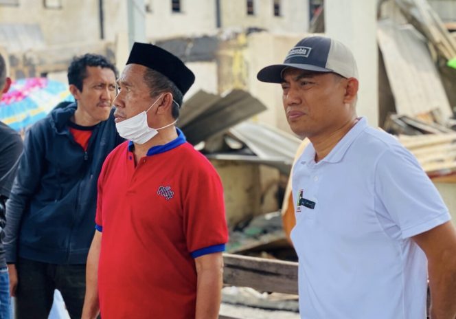 
					Ketua Komisi I DPRD Sulbar, Syamsul Samad, Tinjau Lokasi Kebakaran Galung Tuluk, Dorong Pembuatan Dapur Umum.